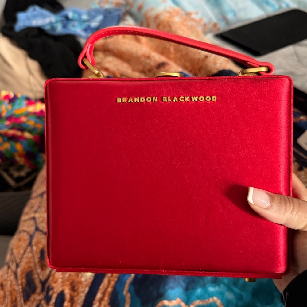 Brandon Blackwood Red medium trunk Bag